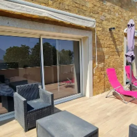 Superbe Au Rez De Chaussee Avec Terrasse De 70 M2 Offrant Vue Sur La Et Piscine Privee Vila *