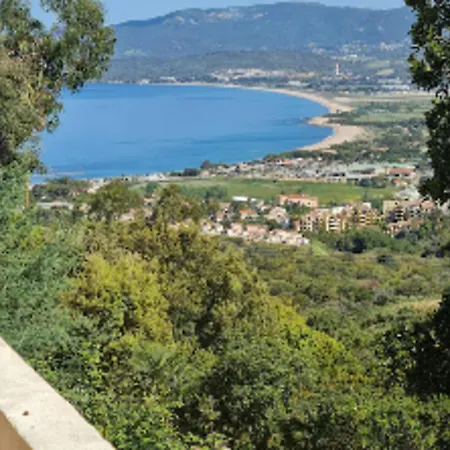 Superbe Au Rez De Chaussee Avec Terrasse De 70 M2 Offrant Vue Sur La Et Piscine Privee Vila *