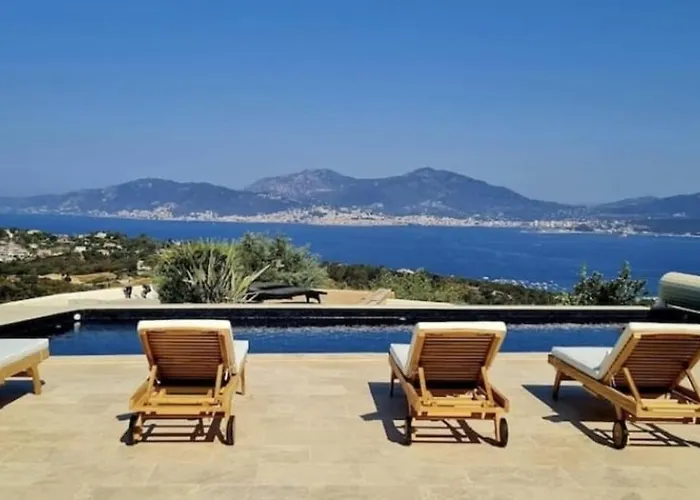 Superbe Villa Au Rez De Chaussee Avec Terrasse De 70 M2 Offrant Une Vue Sur La Mer Et Piscine Privee Βίλα