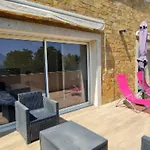 Superbe Au Rez De Chaussee Avec Terrasse De 70 M2 Offrant Vue Sur La Et Piscine Privee Villa *