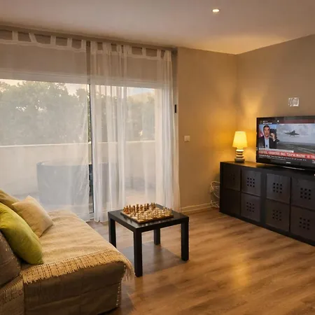 Magnifique Bas De Climatisé 70m2 Terrasse Vue Mer&piscine Privée