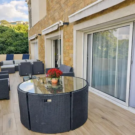 Magnifique Bas De Climatisé 70m2 Terrasse Vue Mer&piscine Privée *