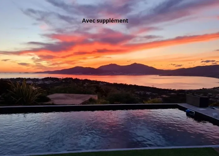 ヴィラ Superbe Villa Au Rez De Chaussee Avec Terrasse De 70 M2 Offrant Une Vue Sur La Mer Et Piscine Privee