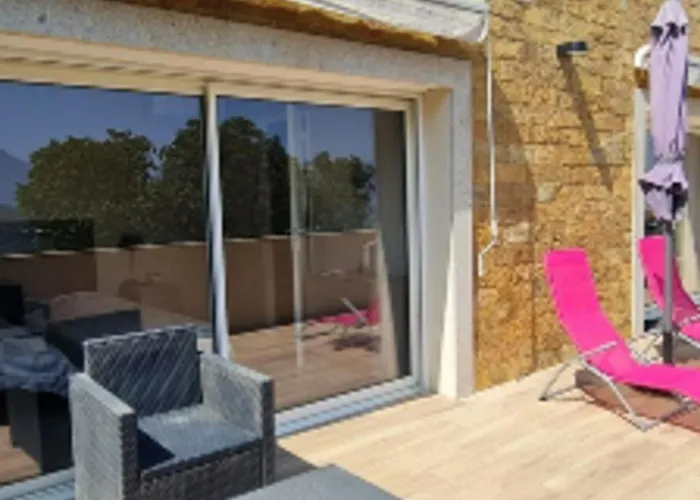 Magnifico Al Piano Terra Climatizzato Di 70 M Terrazza Con Villa *