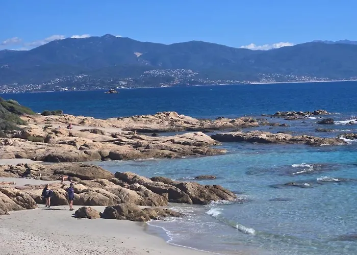 Superbe Villa Au Rez De Chaussee Avec Terrasse De 70 M2 Offrant Une Vue Sur La Mer Et Piscine Privee *